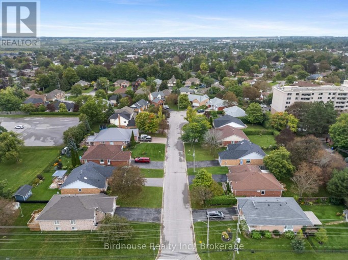 14 LANGTON PLACE, Kawartha Lakes (Lindsay), Ontario, K9V6G9