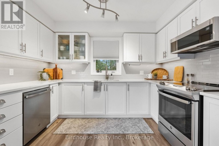14 LANGTON PLACE, Kawartha Lakes (Lindsay), Ontario, K9V6G9