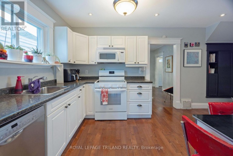 208 EDWARD STREET, London South (South F), Ontario, N6C3J2