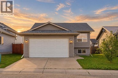 4515 45 Avenue Innisfail Alberta photo 2