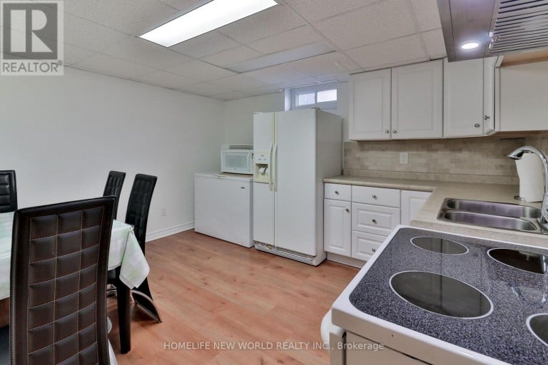 744 TENNYSON AVENUE, Oshawa (Donevan), Ontario, L1H3K6