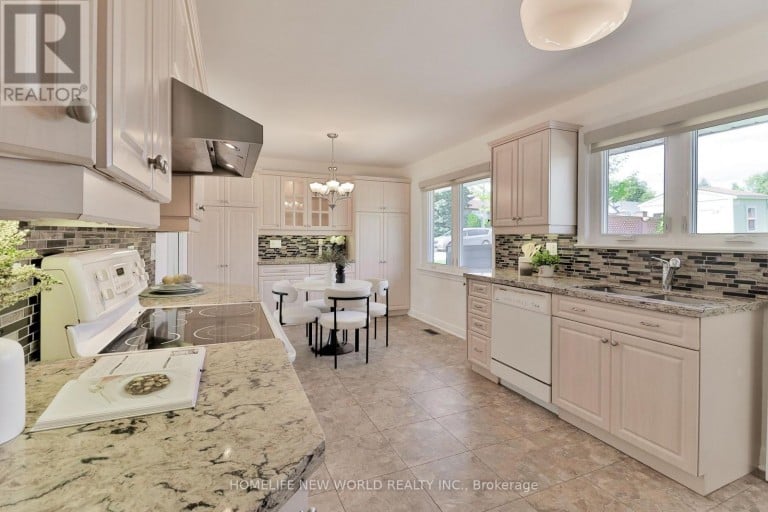 744 TENNYSON AVENUE, Oshawa (Donevan), Ontario, L1H3K6