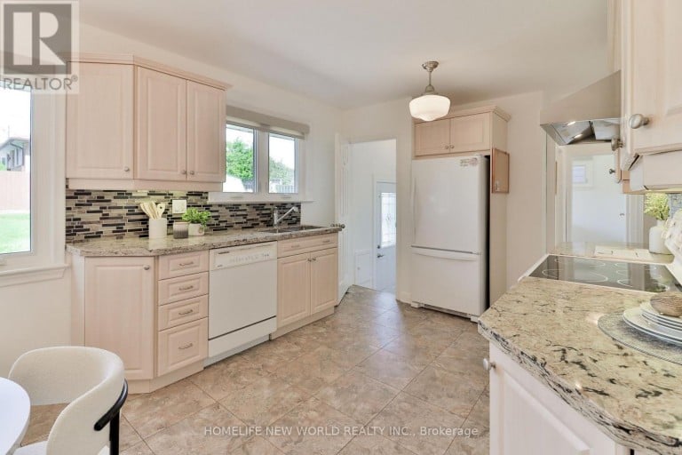 744 TENNYSON AVENUE, Oshawa (Donevan), Ontario, L1H3K6