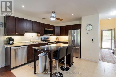 8 RUSSETT DRIVE Meaford Ontario photo 6