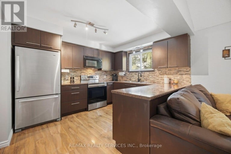 12 LADIN DRIVE, Brampton (Westgate), Ontario, L6S3V5