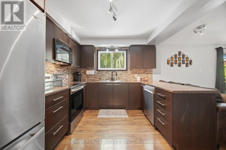 12 LADIN DRIVE, Brampton (Westgate), Ontario, L6S3V5