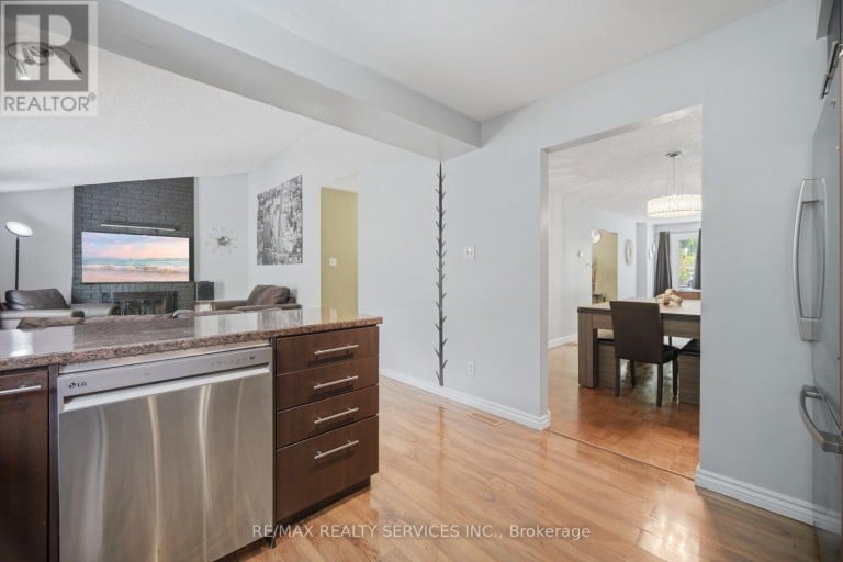 12 LADIN DRIVE, Brampton (Westgate), Ontario, L6S3V5
