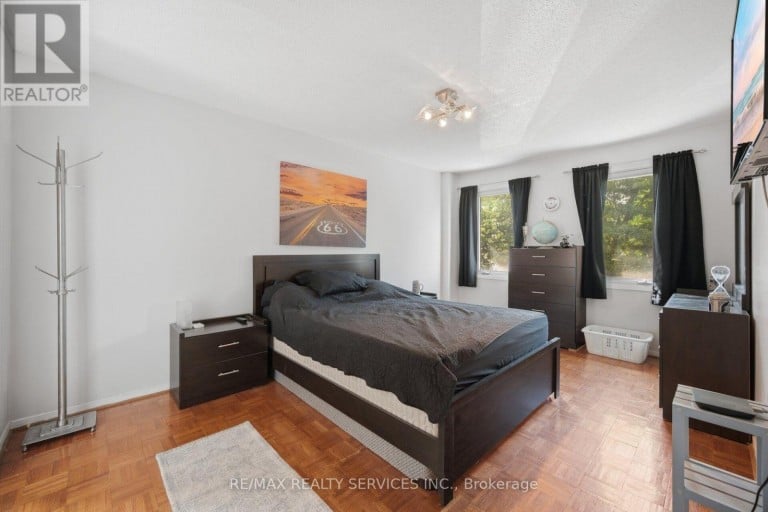 12 LADIN DRIVE, Brampton (Westgate), Ontario, L6S3V5
