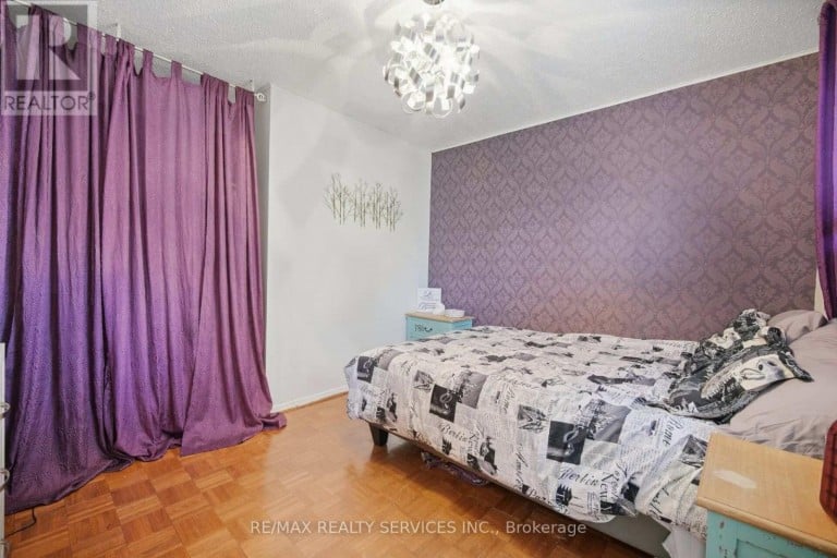 12 LADIN DRIVE, Brampton (Westgate), Ontario, L6S3V5