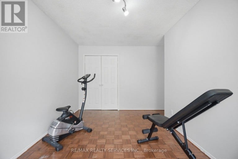 12 LADIN DRIVE, Brampton (Westgate), Ontario, L6S3V5