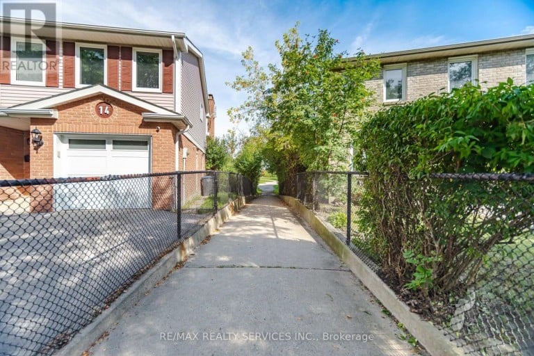 12 LADIN DRIVE, Brampton (Westgate), Ontario, L6S3V5