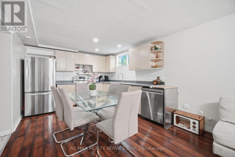 12 LADIN DRIVE, Brampton (Westgate), Ontario, L6S3V5