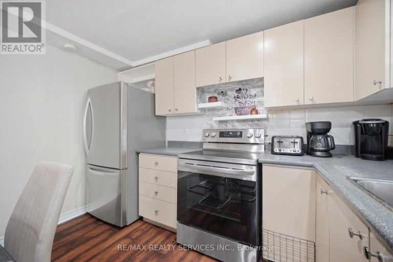12 LADIN DRIVE, Brampton (Westgate), Ontario, L6S3V5