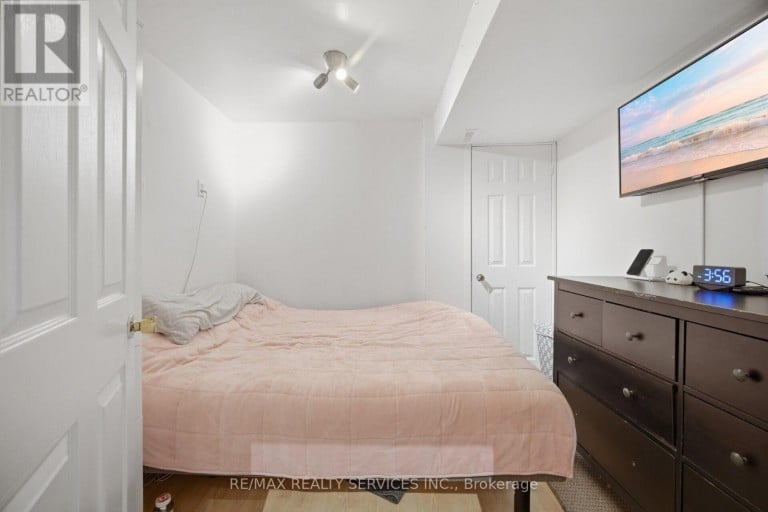 12 LADIN DRIVE, Brampton (Westgate), Ontario, L6S3V5