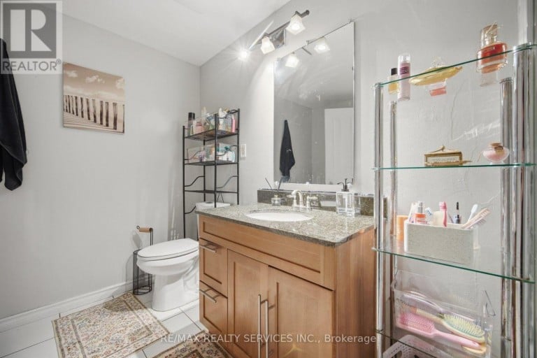12 LADIN DRIVE, Brampton (Westgate), Ontario, L6S3V5