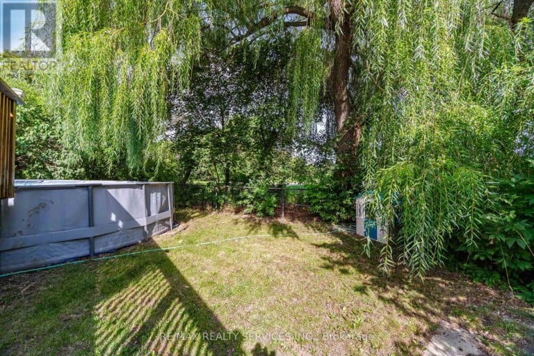 12 LADIN DRIVE, Brampton (Westgate), Ontario, L6S3V5
