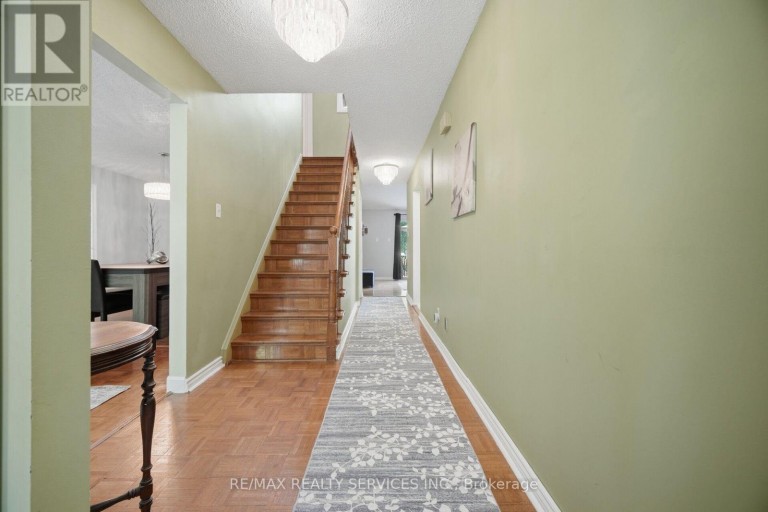 12 LADIN DRIVE, Brampton (Westgate), Ontario, L6S3V5