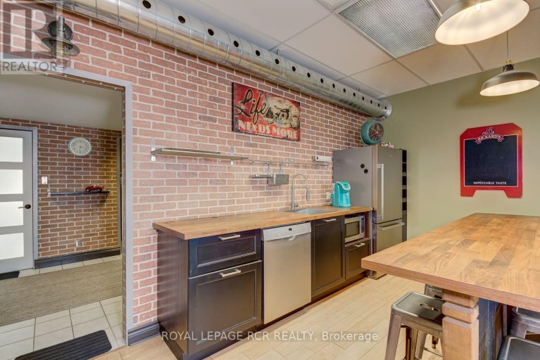 10 - 2 MARCONI COURT, Caledon (Bolton West), Ontario, L7E1E5