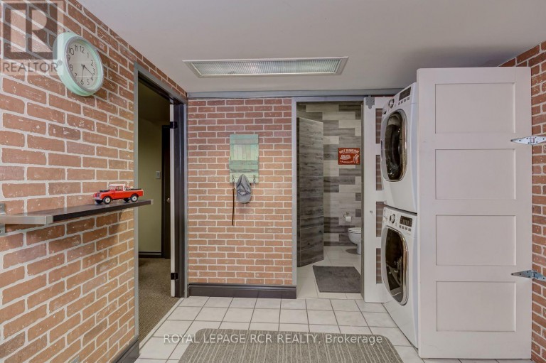 10 - 2 MARCONI COURT, Caledon (Bolton West), Ontario, L7E1E5