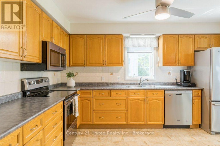 11 ALGONQUIN TRAIL, Clarington (Bowmanville), Ontario, L1B1A1