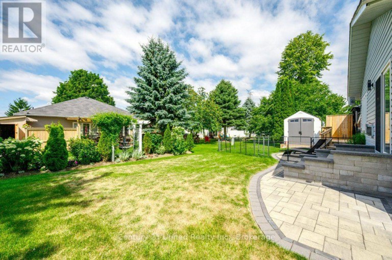 11 ALGONQUIN TRAIL, Clarington (Bowmanville), Ontario, L1B1A1