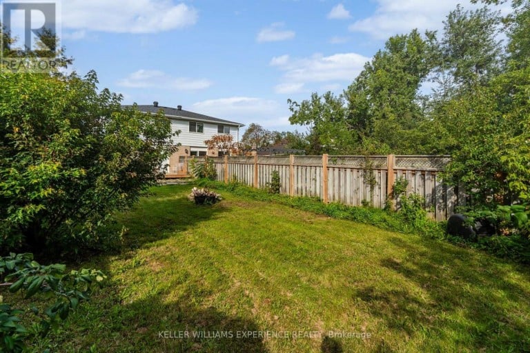 21 B COLLEGE CRESCENT, Barrie (Grove East), Ontario, L4M2W4