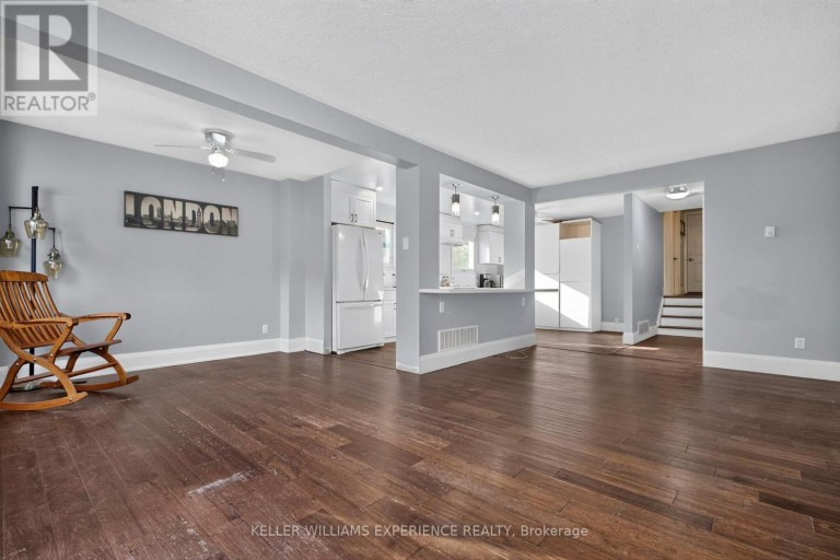 21 B COLLEGE CRESCENT, Barrie (Grove East), Ontario, L4M2W4