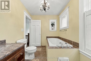 31 GROVE STREET Belleville (Belleville Ward) Ontario photo 36