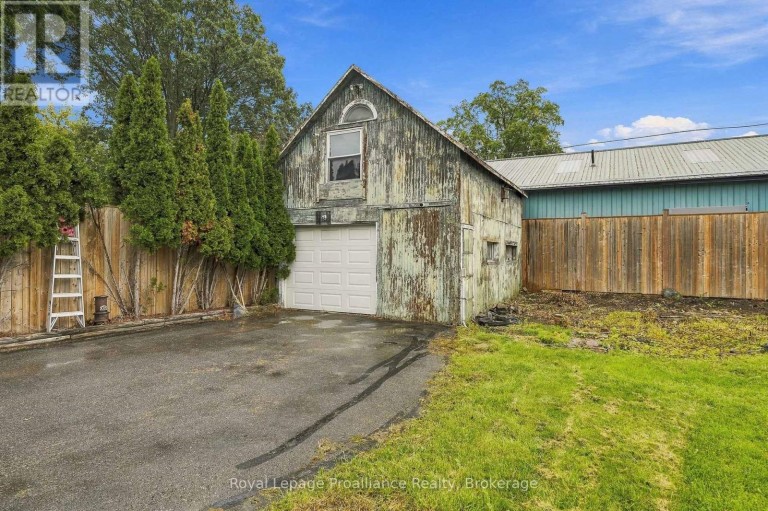 31 GROVE STREET, Belleville (Belleville Ward), Ontario, K8P1W1