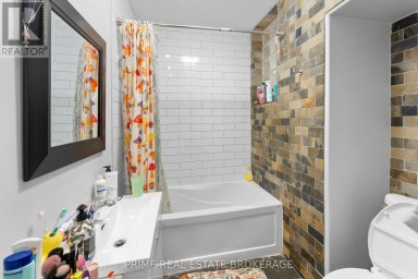 500-502 COLBORNE STREET London East (East F) Ontario photo 13
