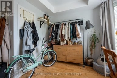 500-502 COLBORNE STREET London East (East F) Ontario photo 5