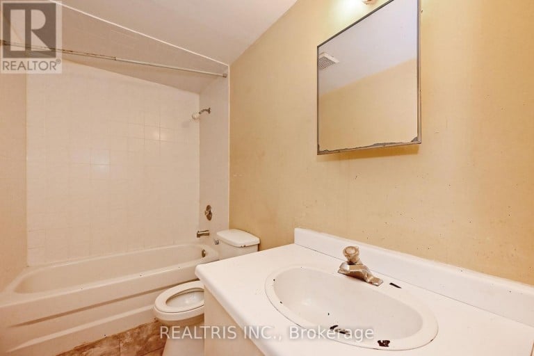 116 SUTHERLAND AVENUE, Brampton (Madoc), Ontario, L6V2H7