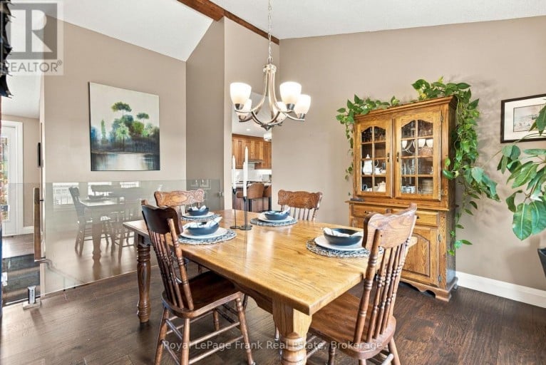 61 BLUEWATER AVENUE, Kawartha Lakes (Lindsay), Ontario, K9V0K6