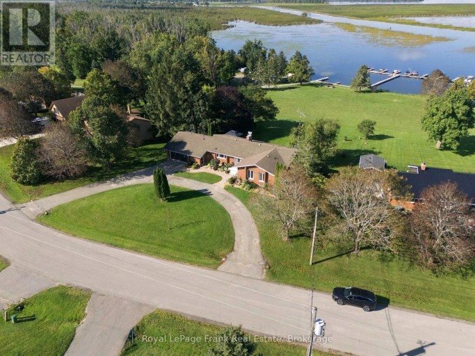 61 BLUEWATER AVENUE, Kawartha Lakes (Lindsay), Ontario, K9V0K6