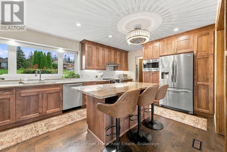 61 BLUEWATER AVENUE, Kawartha Lakes (Lindsay), Ontario, K9V0K6