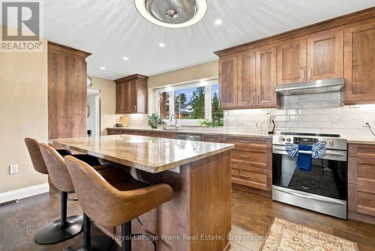 61 BLUEWATER AVENUE, Kawartha Lakes (Lindsay), Ontario, K9V0K6