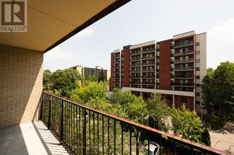 404 - 1690 VICTORIA PARK AVENUE, Toronto (Victoria Village), Ontario, M1R1R1