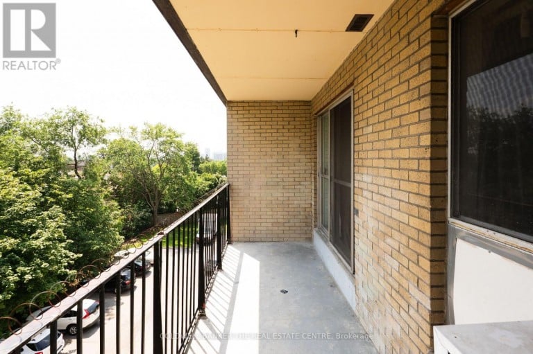 404 - 1690 VICTORIA PARK AVENUE, Toronto (Victoria Village), Ontario, M1R1R1