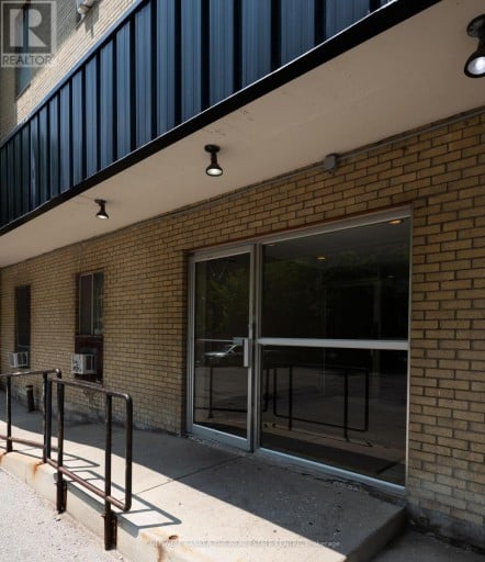 404 - 1690 VICTORIA PARK AVENUE, Toronto (Victoria Village), Ontario, M1R1R1