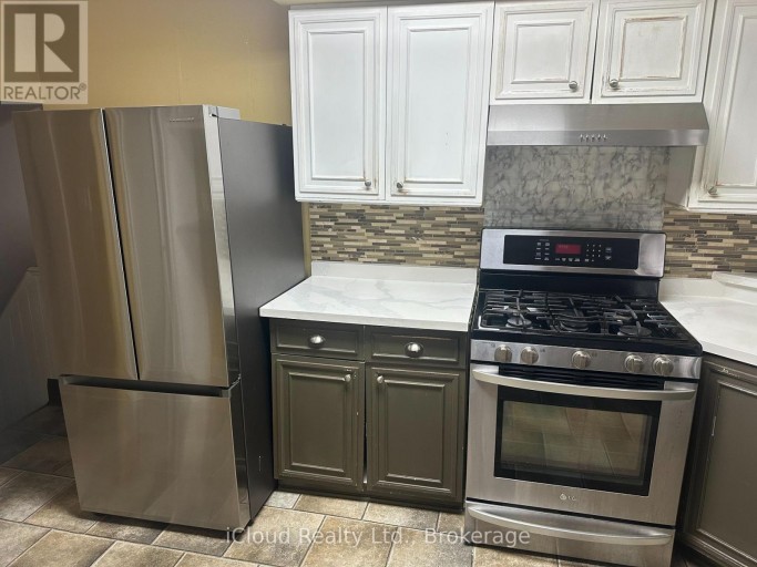 27 BUCKINGHAM AVENUE, Oshawa (O'Neill), Ontario, L1G2K4