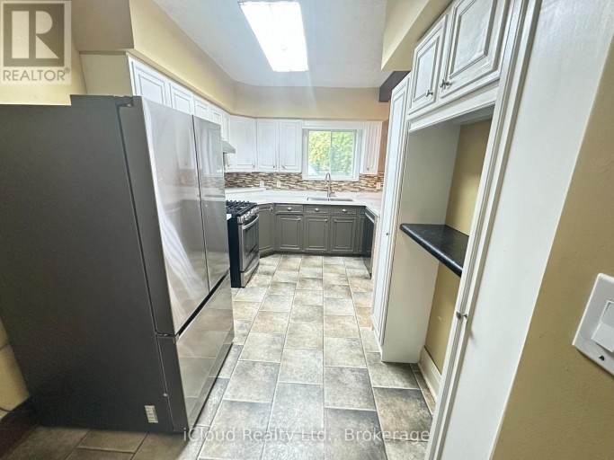 27 BUCKINGHAM AVENUE, Oshawa (O'Neill), Ontario, L1G2K4