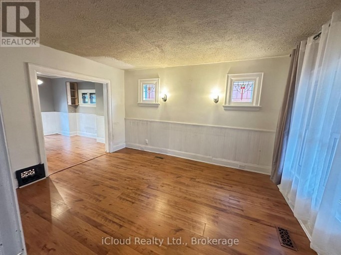 27 BUCKINGHAM AVENUE, Oshawa (O'Neill), Ontario, L1G2K4