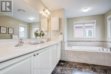 39 JAMES PARROTT AVENUE Markham (Wismer) Ontario photo 32