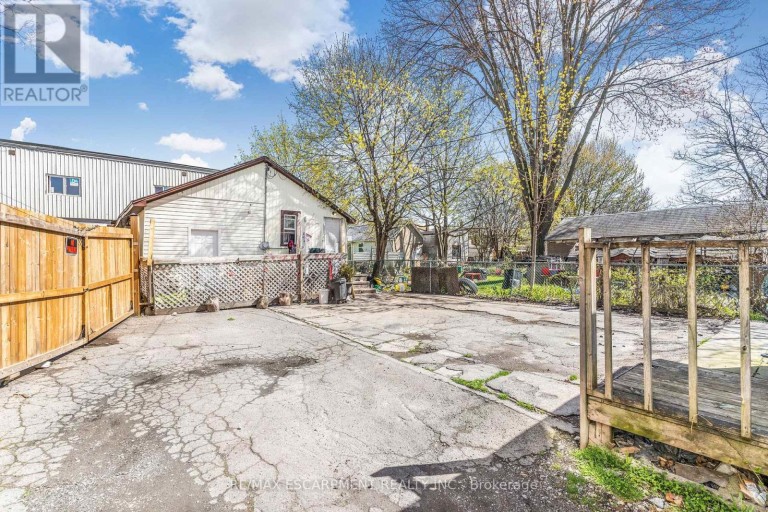 16 ALBERT STREET, Welland (Welland Downtown), Ontario, L3B4L2