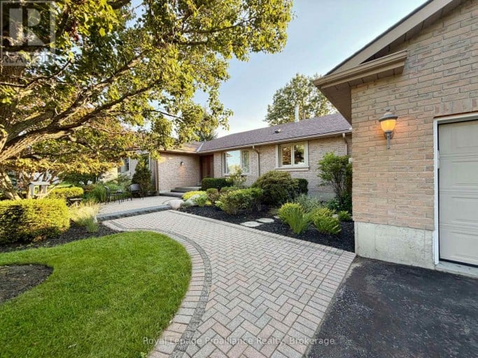 100 BAY BREEZE STREET, Prince Edward County (Ameliasburg Ward), Ontario, K8N4Z7