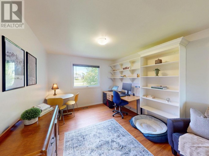 100 BAY BREEZE STREET, Prince Edward County (Ameliasburg Ward), Ontario, K8N4Z7