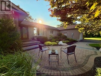 100 BAY BREEZE STREET Prince Edward County (Ameliasburg Ward) Ontario photo 2