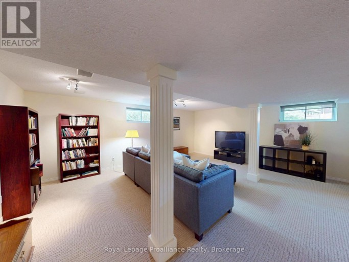 100 BAY BREEZE STREET, Prince Edward County (Ameliasburg Ward), Ontario, K8N4Z7