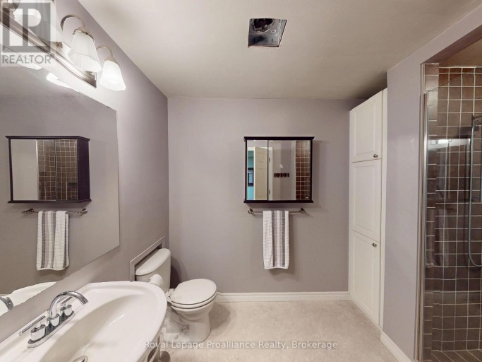 100 BAY BREEZE STREET, Prince Edward County (Ameliasburg Ward), Ontario, K8N4Z7