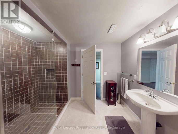 100 BAY BREEZE STREET, Prince Edward County (Ameliasburg Ward), Ontario, K8N4Z7